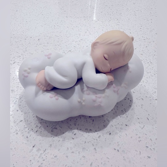 Precious Moments Safe In The Arms Of Jesus - Picture 4 of 5